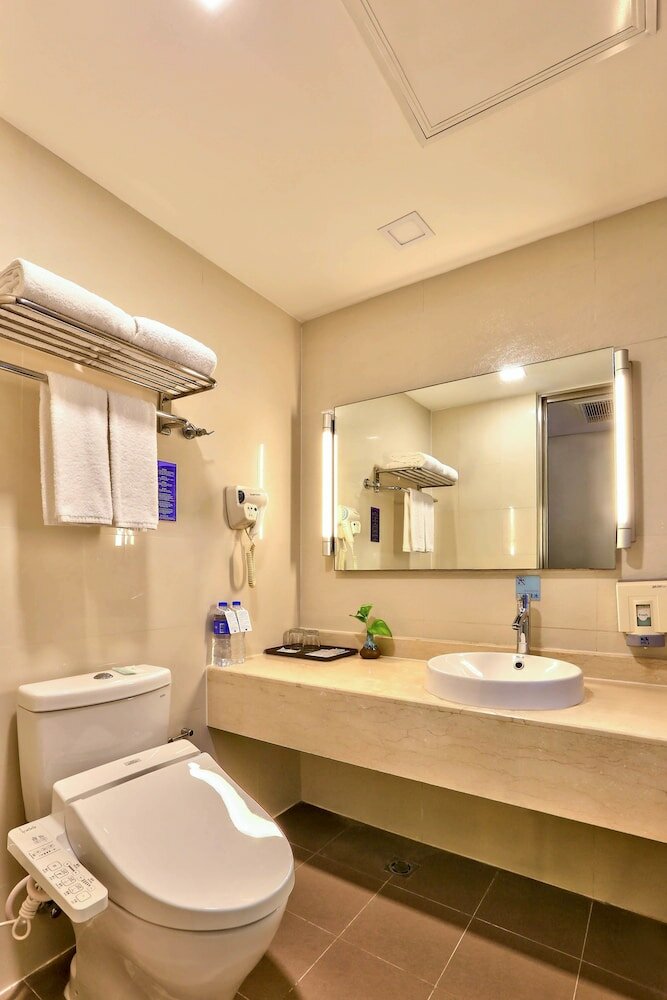 Фото Holiday Inn Express Dalian City Center