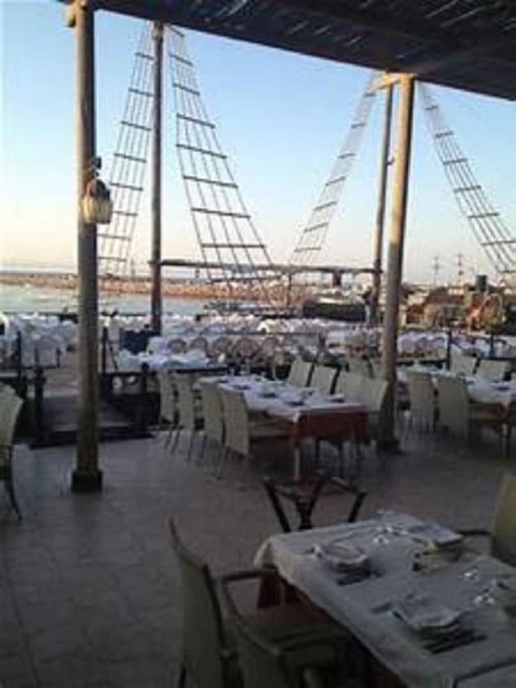 Фото Hôtel Les Palmes d'Or