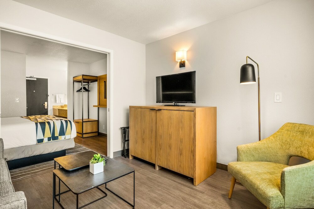 Фото Oxford Suites Redding