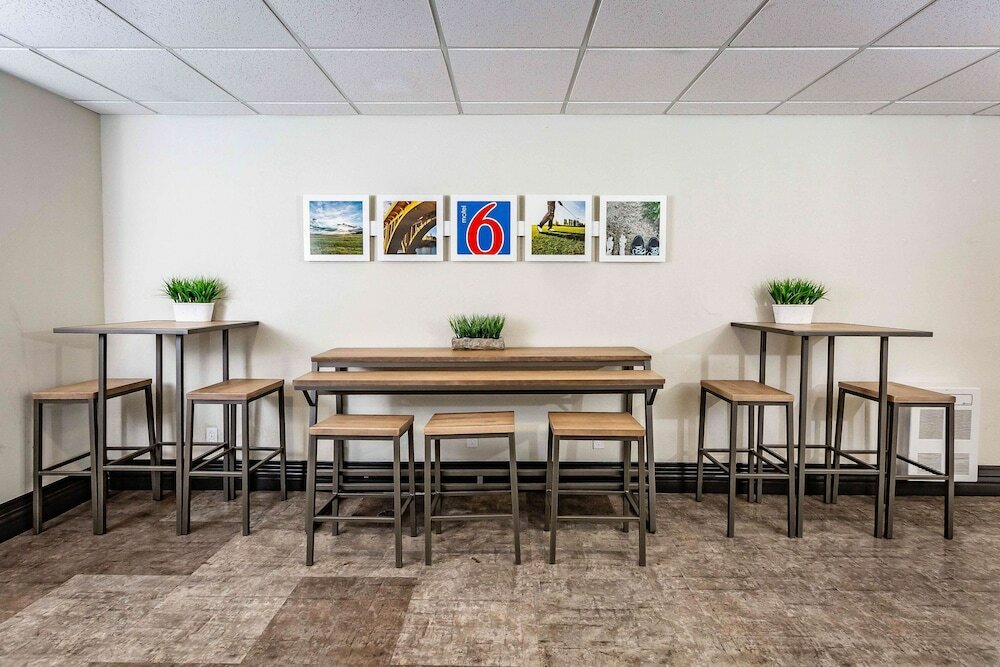 Фото Motel 6 Saskatoon