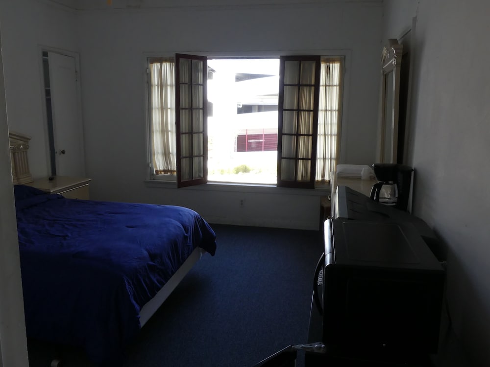 Фото Wilshire Orange Hotel