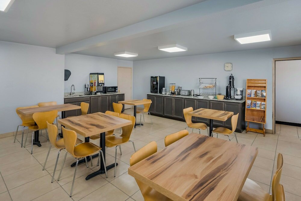 Фото SureStay Hotel by Best Western Wells