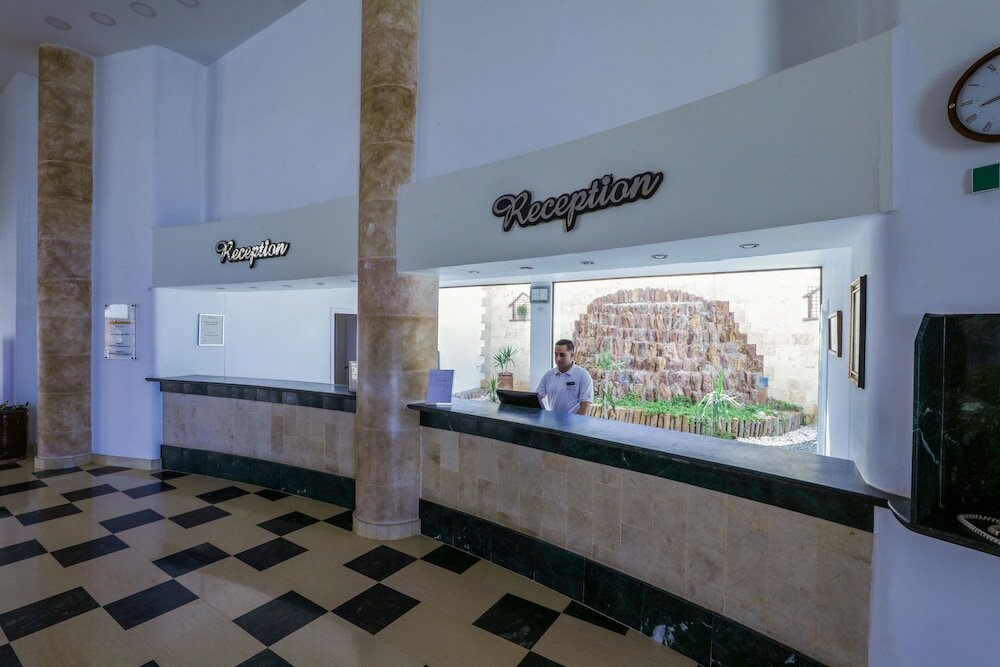 Фото Blend Elphistone Resort