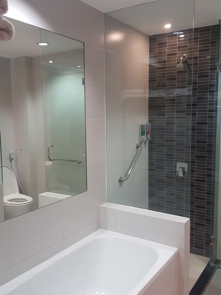 Фото Hotel Kharisma