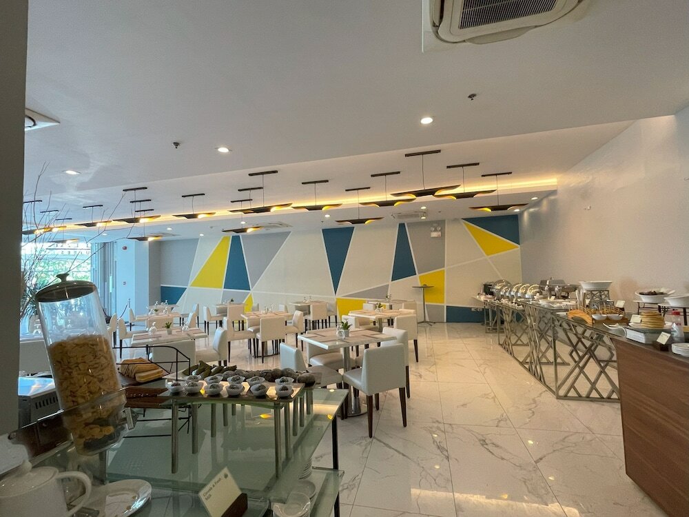 Фото The Golden Peak Hotel & Suites powered by Cocotel