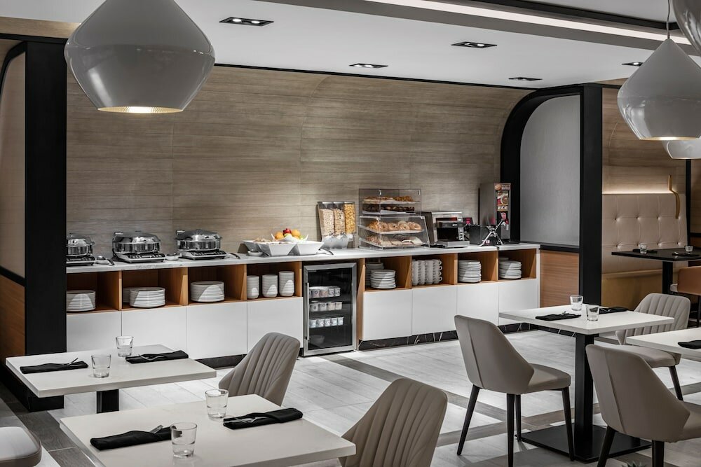 Фото Four Points by Sheraton Flushing