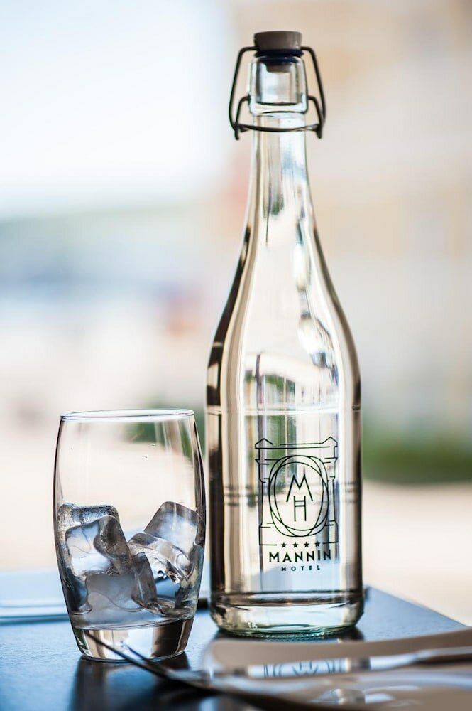 Фото Mannin Hotel