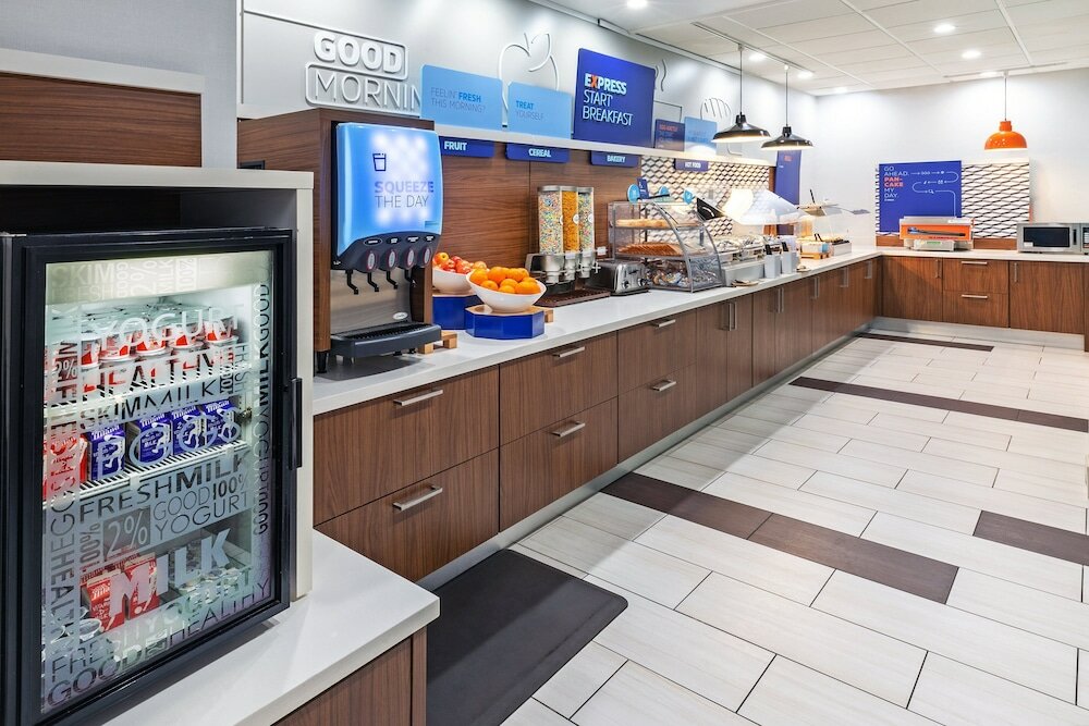 Фото Holiday Inn Express Hotel & Suites - Houston Space Center, an Ihg Hotel