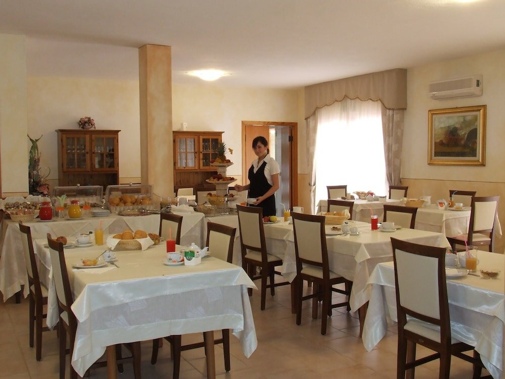 Фото Hotel Gabbiano - Agenzia Isola Rossa