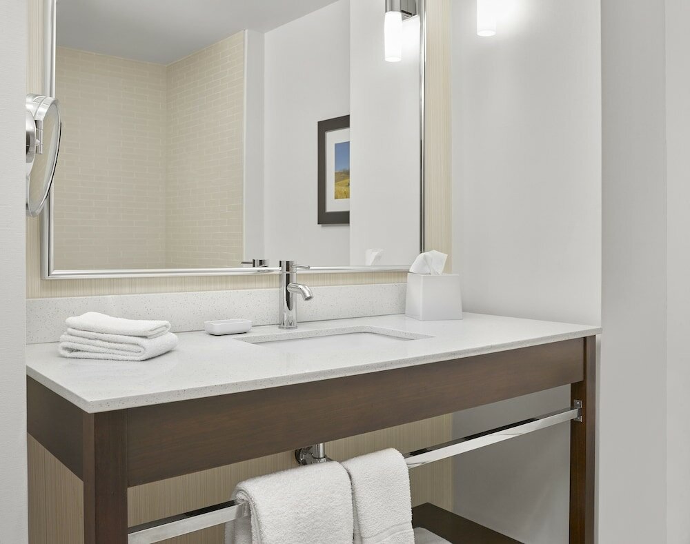 Фото Four Points by Sheraton Grande Prairie