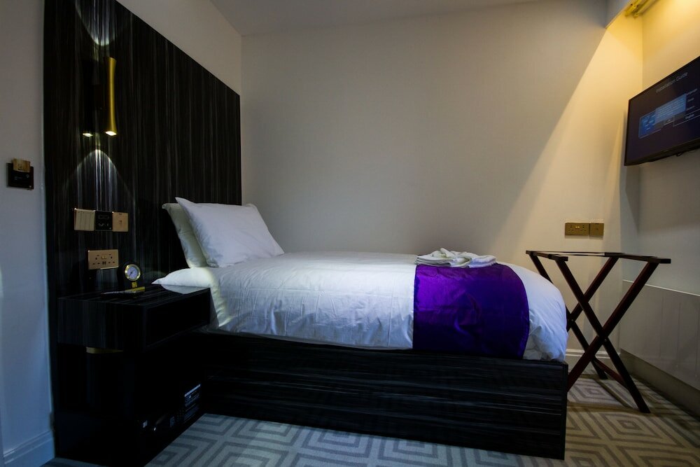 Фото DJ Suites Blackpool