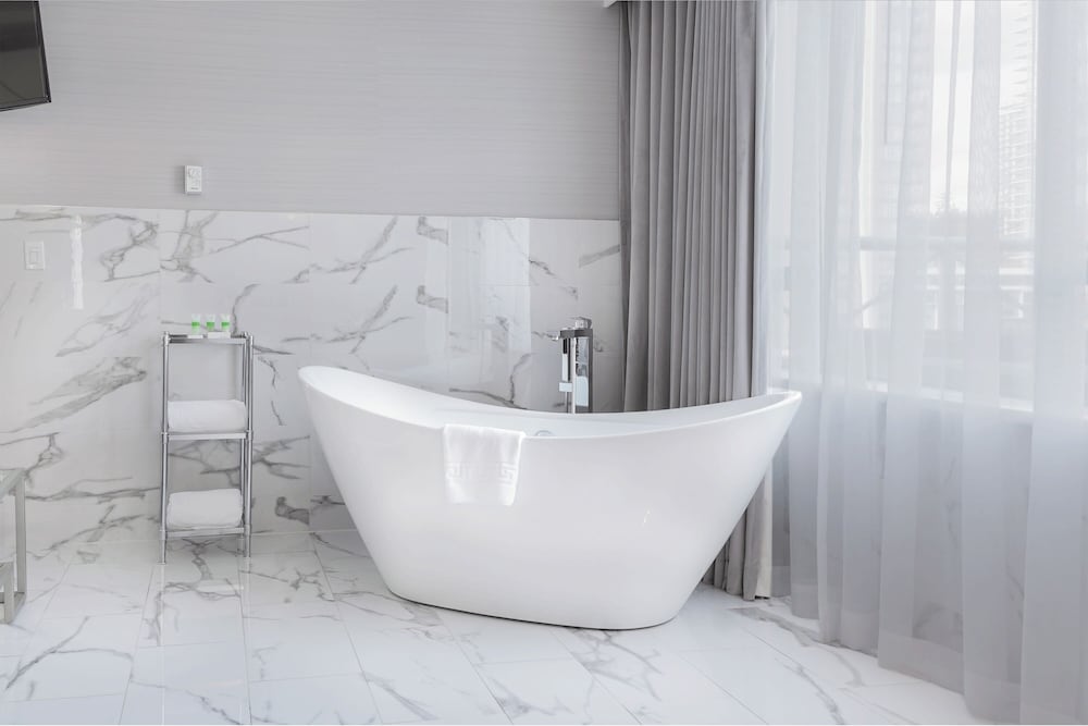 Фото Executive Plaza Hotel & Conference Centre Metro Vancouver