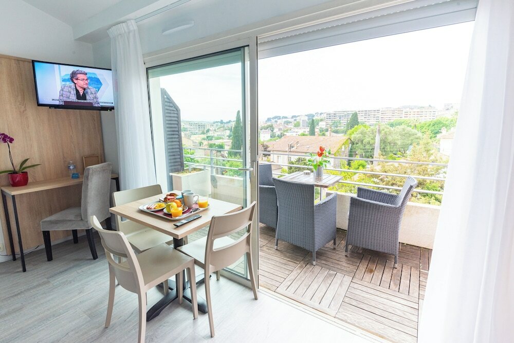 Фото Zenitude Hôtel-Résidences Le Cannet