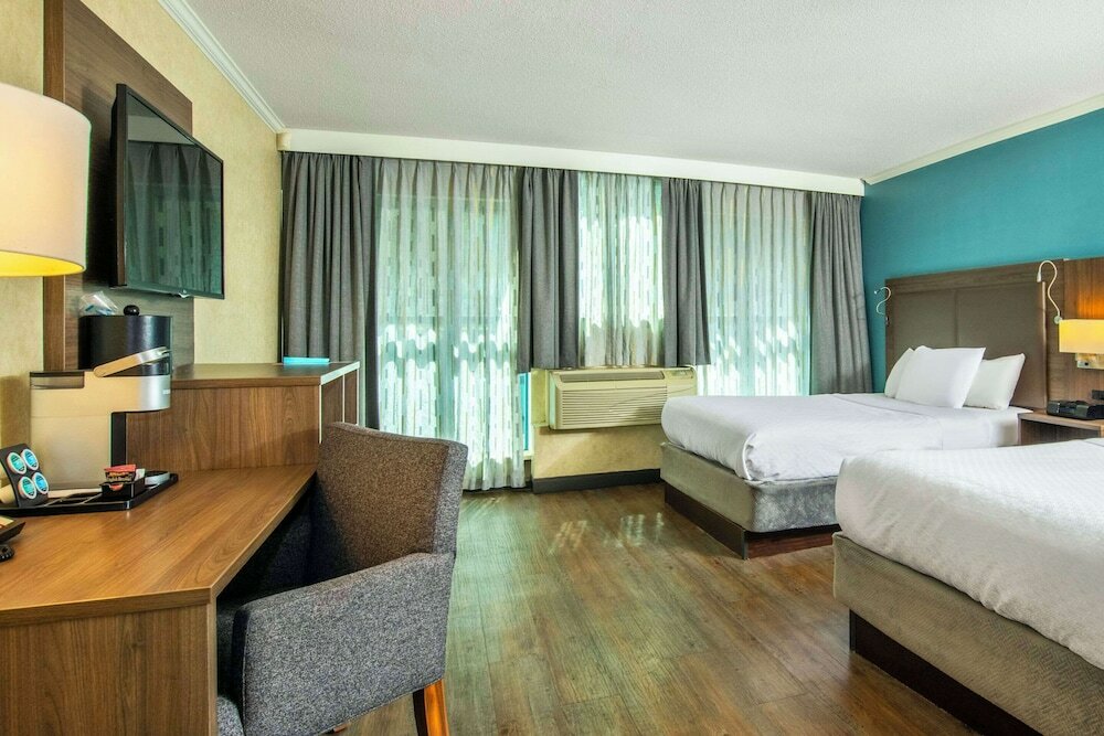 Фото Grand Park Hotel & Suites Downtown Vancouver