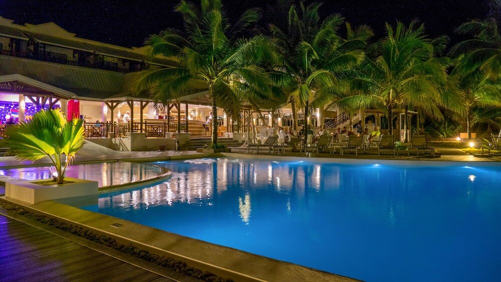 Фото Le Peninsula Bay Beach Resort