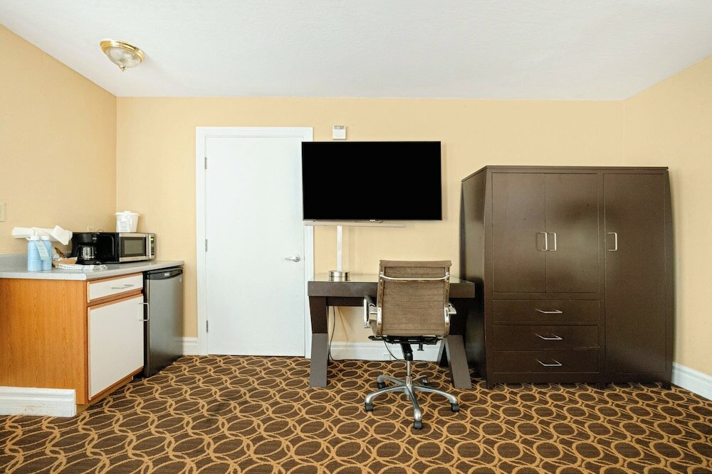 Фото Marin Suites Hotel