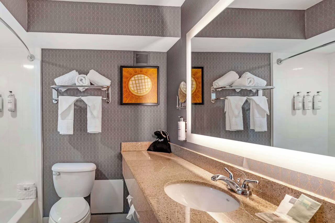 Фото Best Western Premier Richmond City Gateway