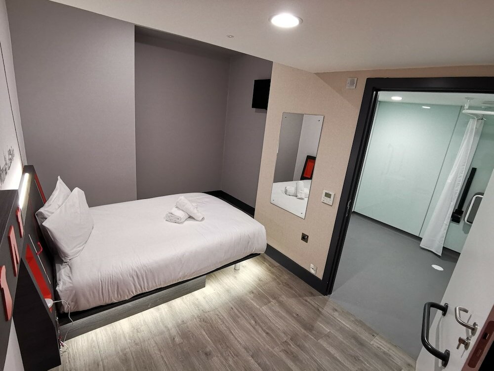 Фото EasyHotel Liverpool City Centre