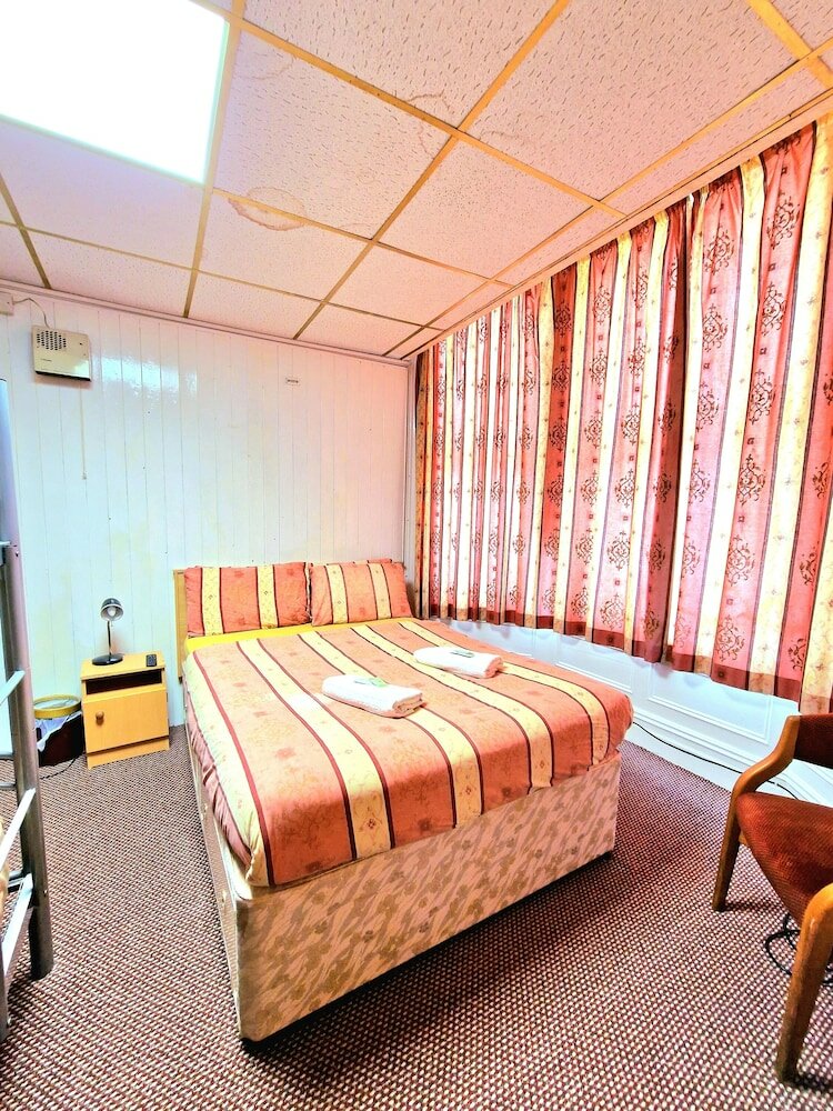 Фото The Albany Hotel