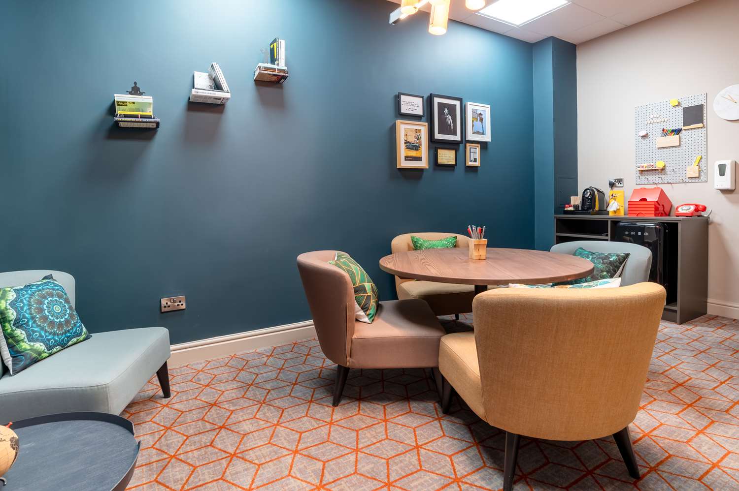 Фото Hilton Garden Inn London Heathrow Airport