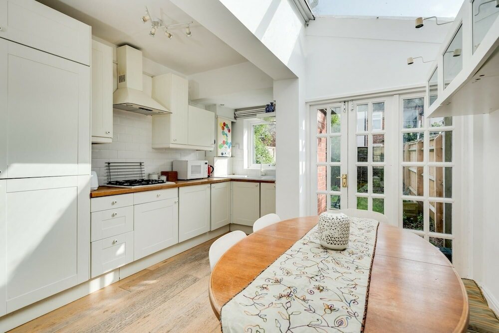 Фото The Old Bookbinders Retreat