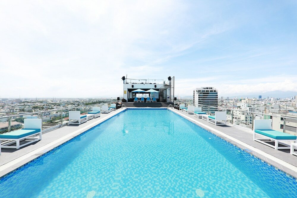 Фото Yarra Ocean Suites Danang