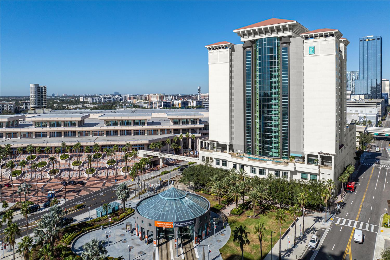 Фото Embassy Suites Tampa Downtown