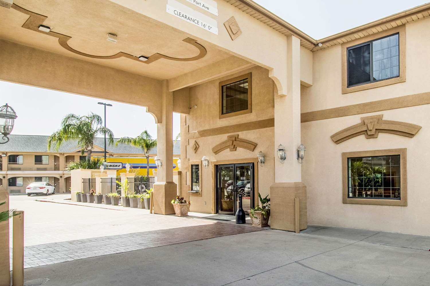 Фото Econo Lodge Inn & Suites Corpus Christi