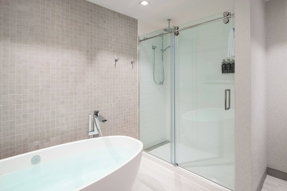 Фото Ac Hotel by Marriott Portsmouth