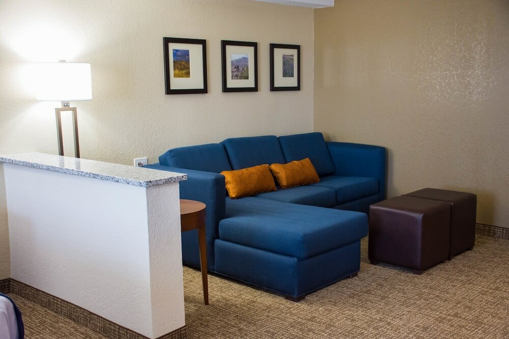 Фото Comfort Suites El Paso Airport