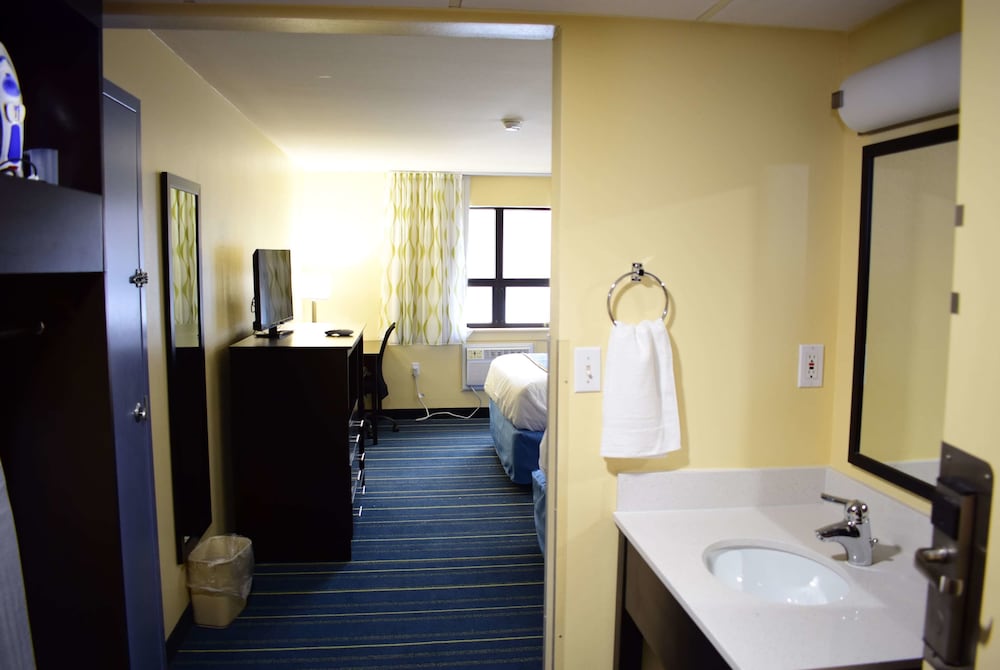 Фото Days Inn by Wyndham Augusta