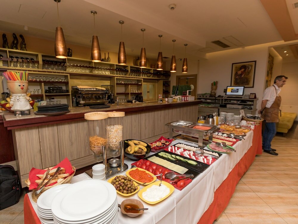 Фото Hotel Lirak