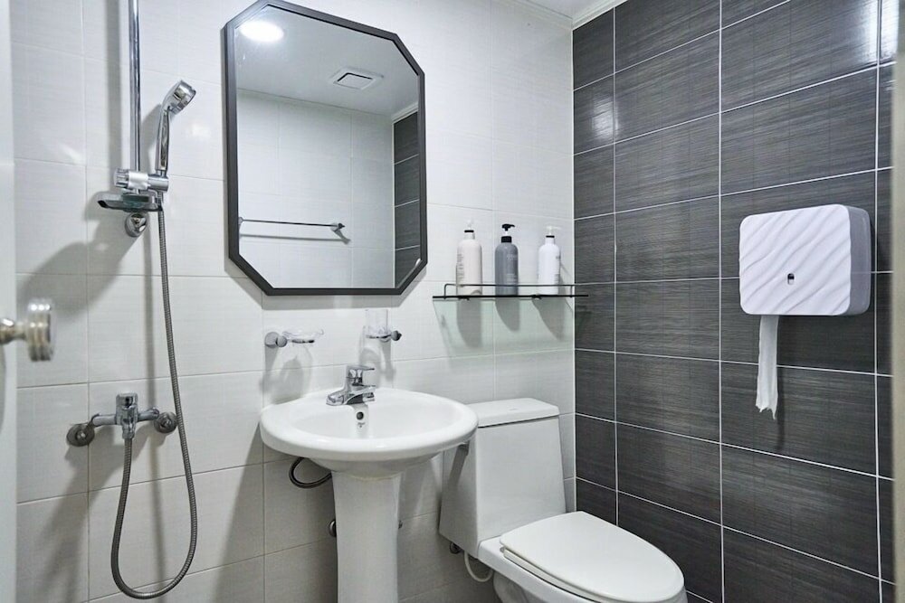 Фото Ekonomy Hotel Incheon