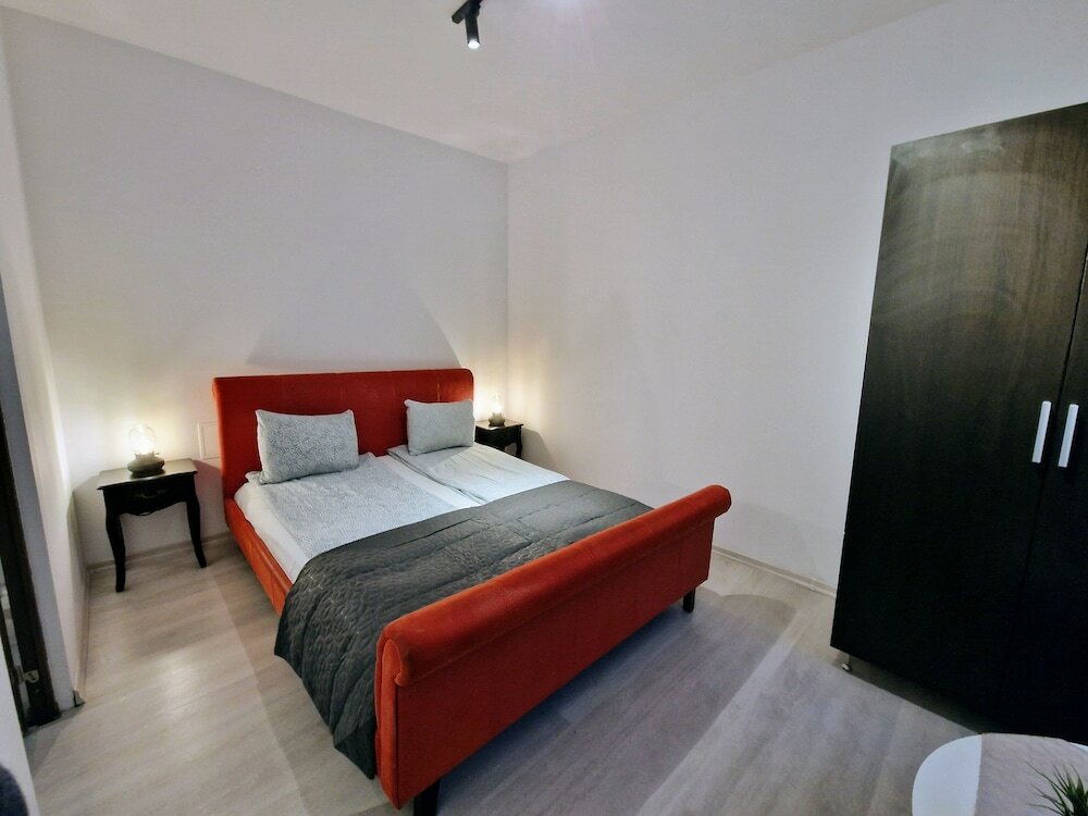 Фото Main Square Apartments & More