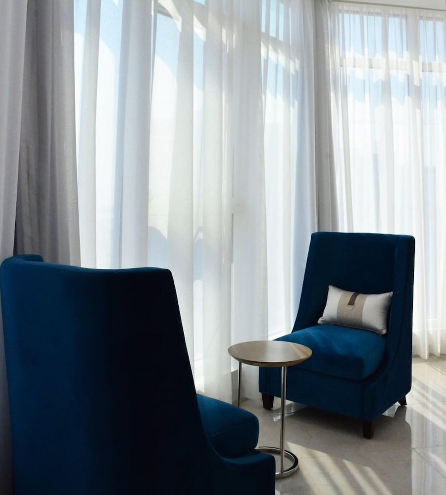 Фото The Lodge Suites