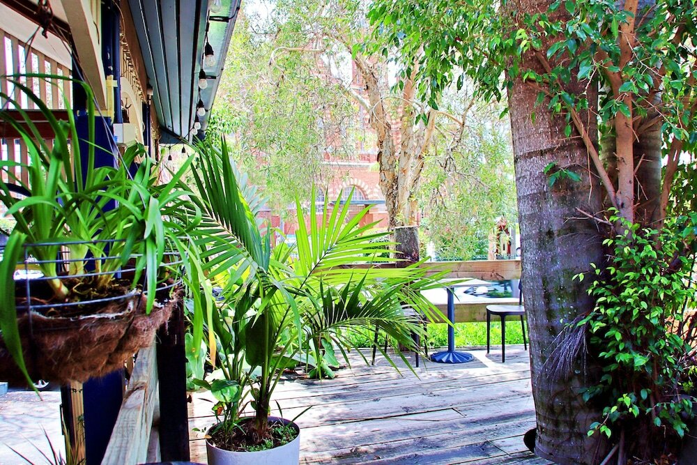 Фото Brisbane Manor Hotel