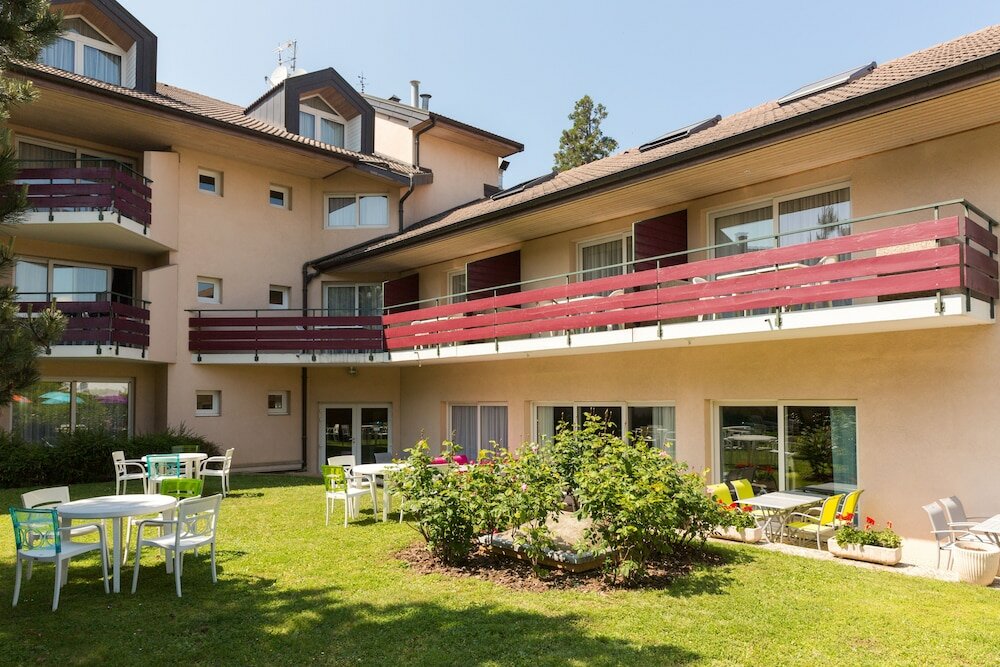 Фото Logis Hôtel l'Arc en Ciel