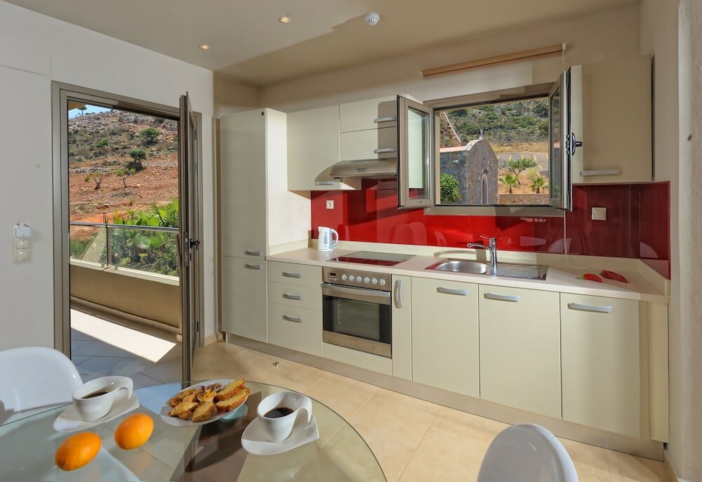 Фото Royal Heights Resort Villas & SPA