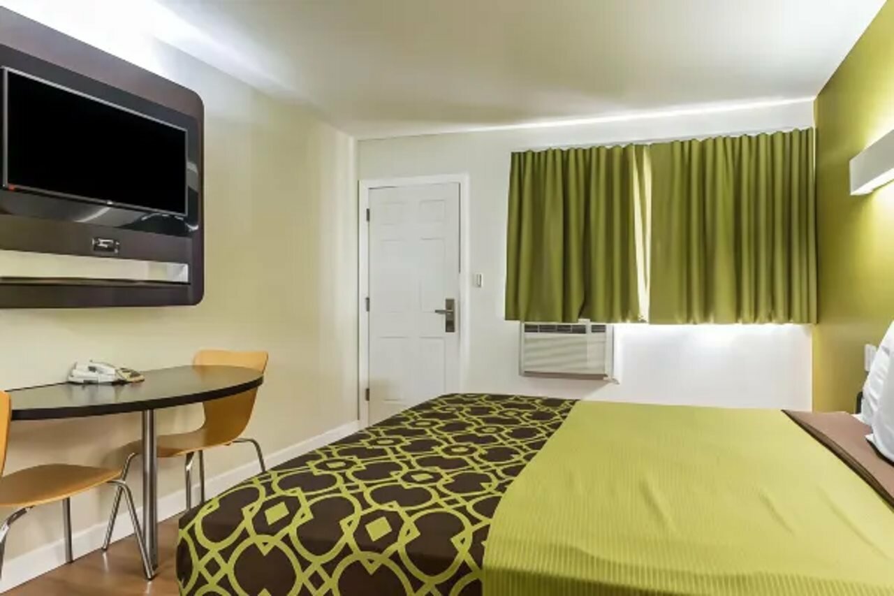 Фото Rodeway Inn Downtown Hanford