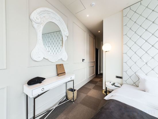 Фото H Avenue Hotel