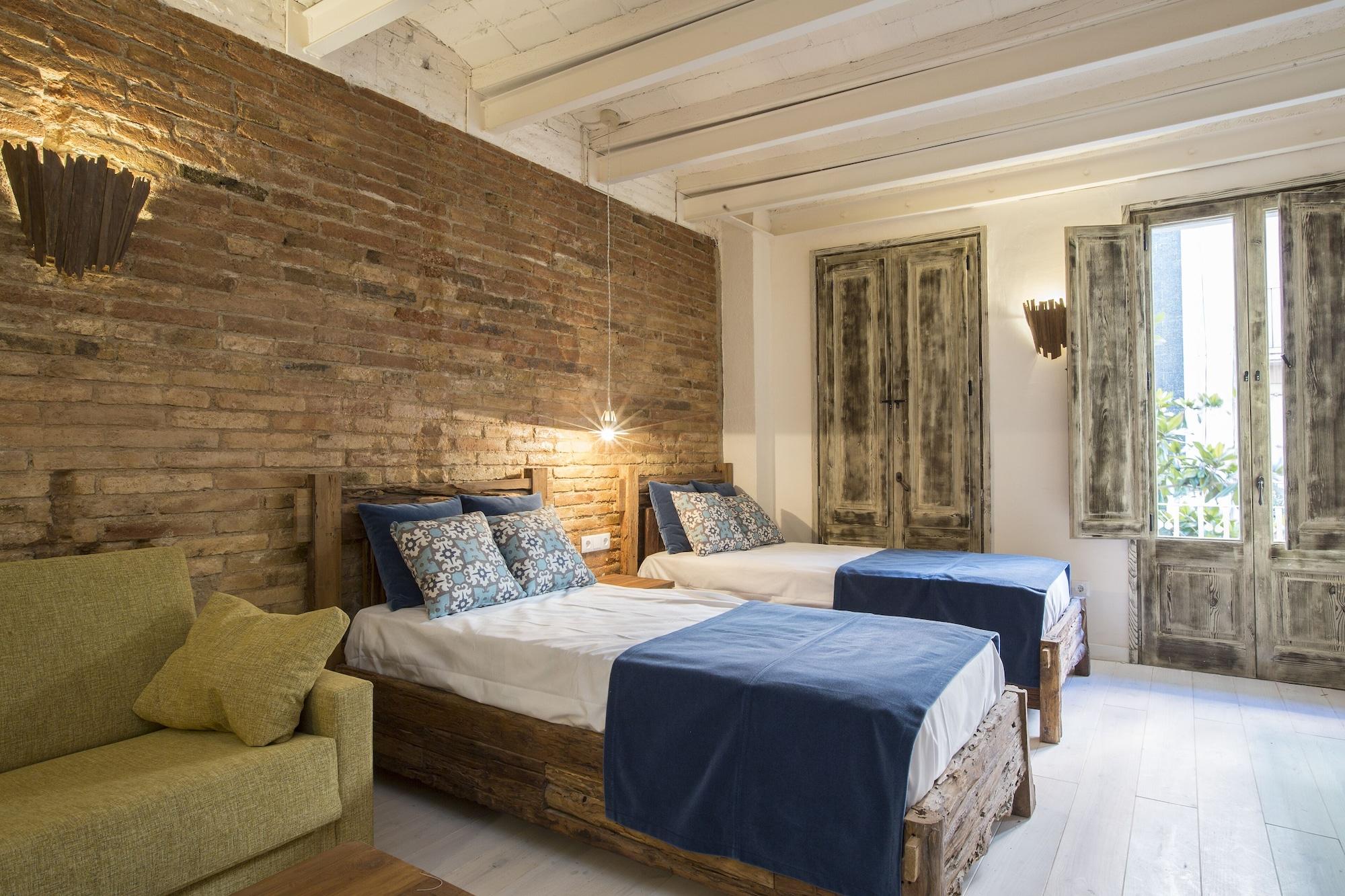 Фото La Bodega Suites