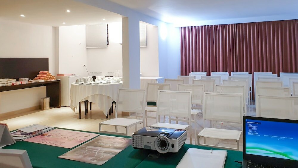 Фото Hommage Hotel & Residences