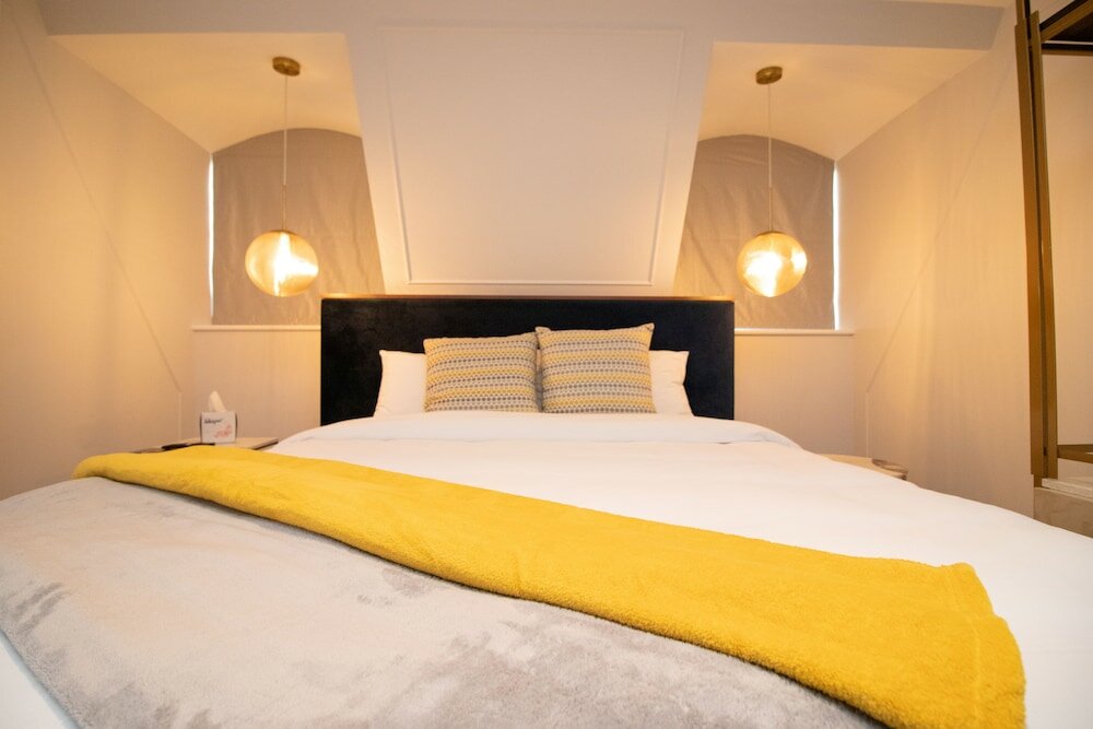 Фото Three Falcons Hotel