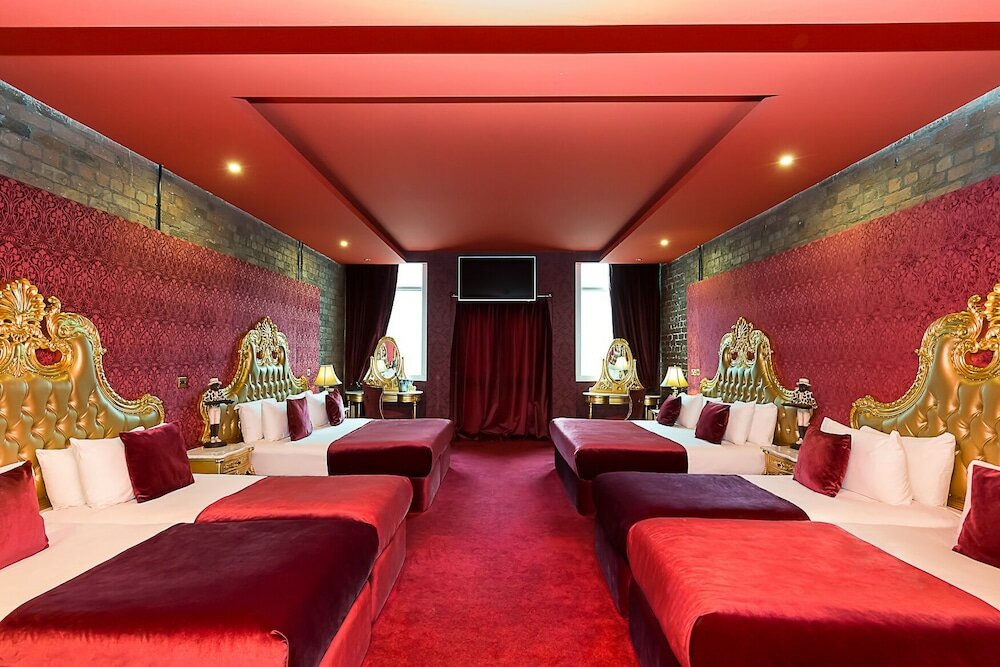 Фото The Dixie Dean Hotel