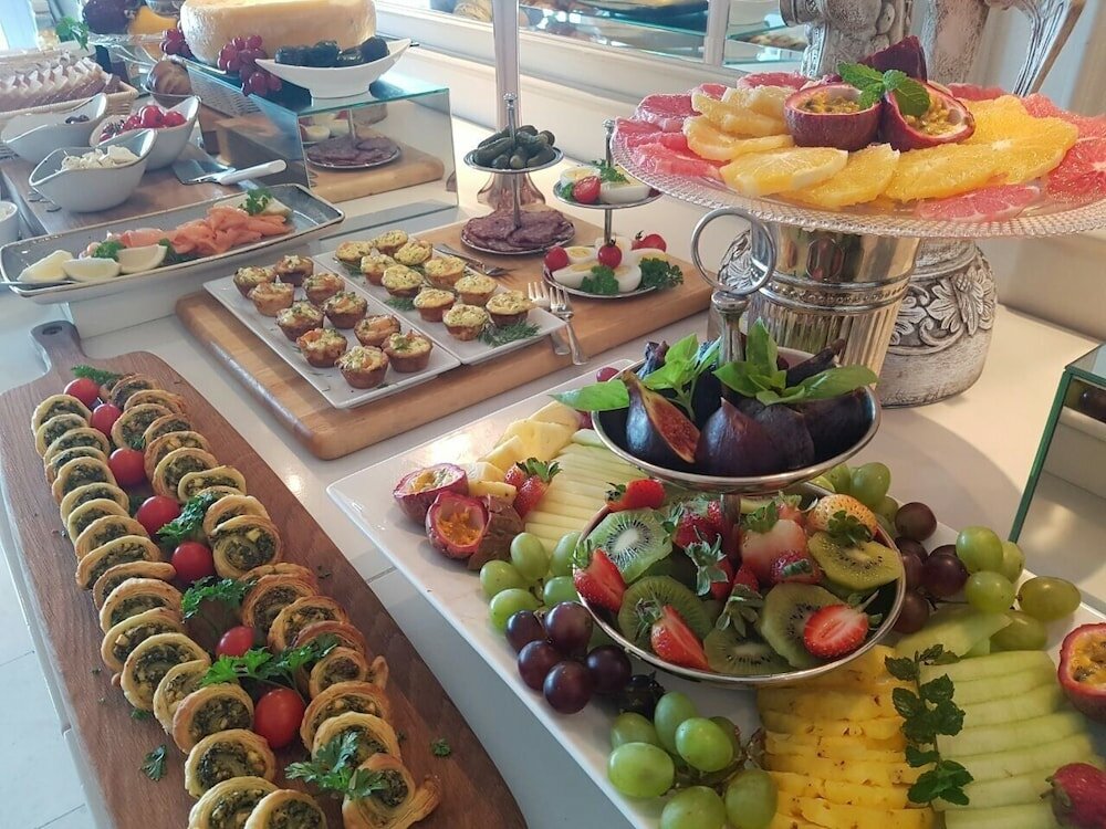 Фото The Clarendon - Bantry Bay