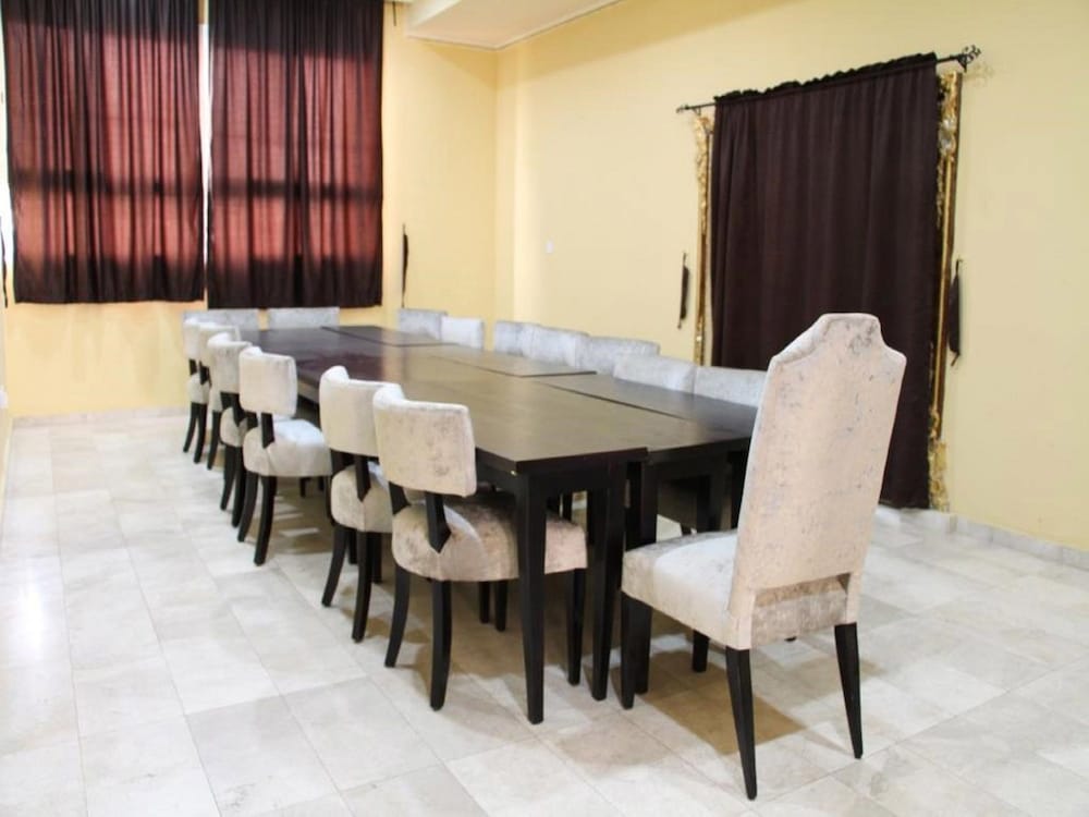 Фото Bougainvillea Hotel