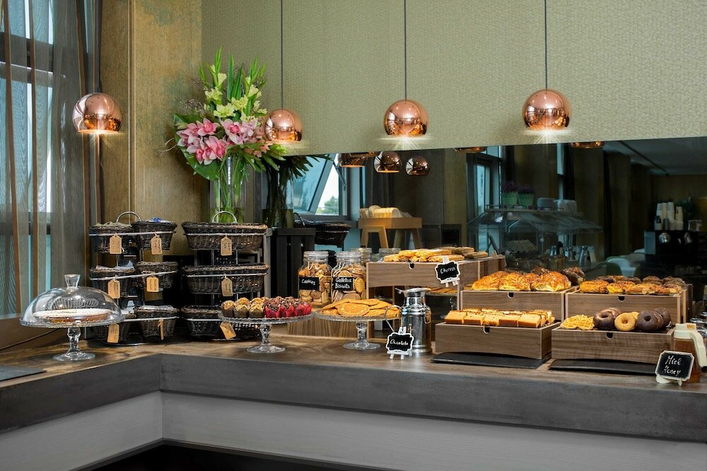 Фото Crowne Plaza Madrid Airport, an Ihg Hotel