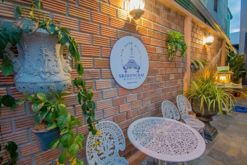 Фото Sridonchai Heritage Night Bazaar Chiang Mai