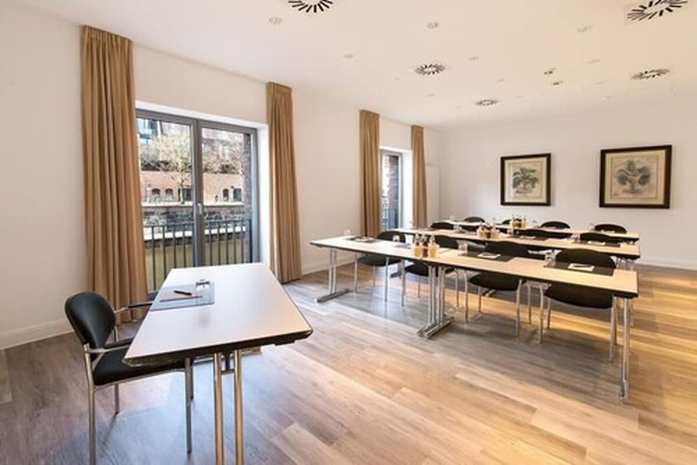 Фото Dormero Hotel Altes Kaufhaus Lüneburg