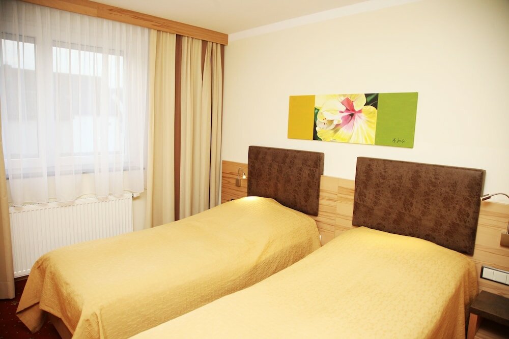 Фото Tinschert Hotel-Restaurant-Partyservice